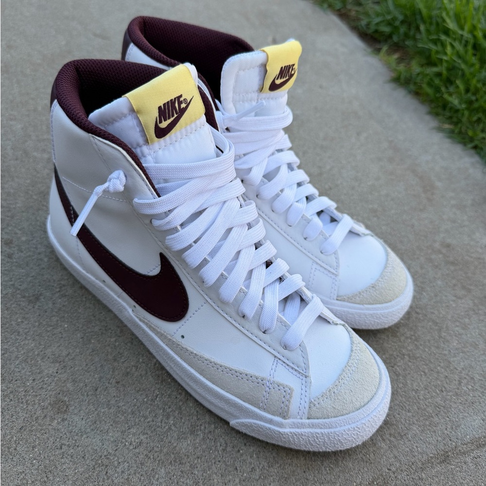 Brand New Nike Blazer mid 77 white/burgundy/crush 4.5y, 6 women
